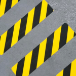 bande-adhesive-danger-antichutes-antiderapant-noirjaune-danger.png