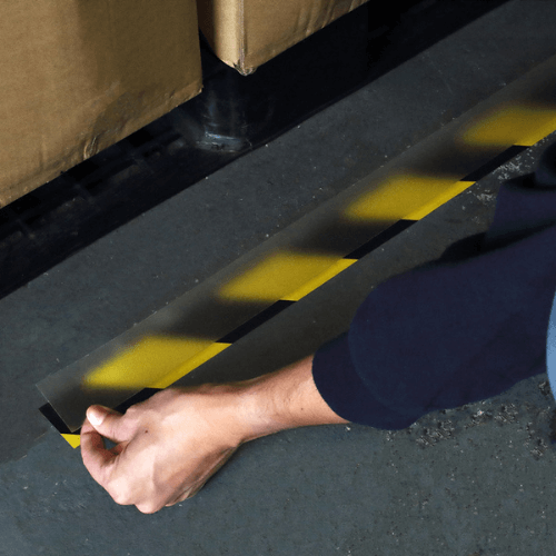 Améliorer la sécurité avec le ruban adhésif de marquage au sol