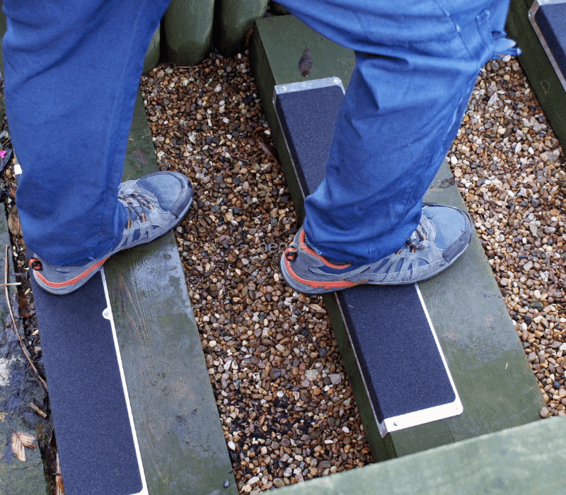 Tapis d'escalier antidérapants 8 X 30 pour marches en bois, 15 pièces auto-adhésifs, tapis d'escalier faciles à installer, tapis de sécurité d'intérieur pour personnes âgées, enfants, animaux